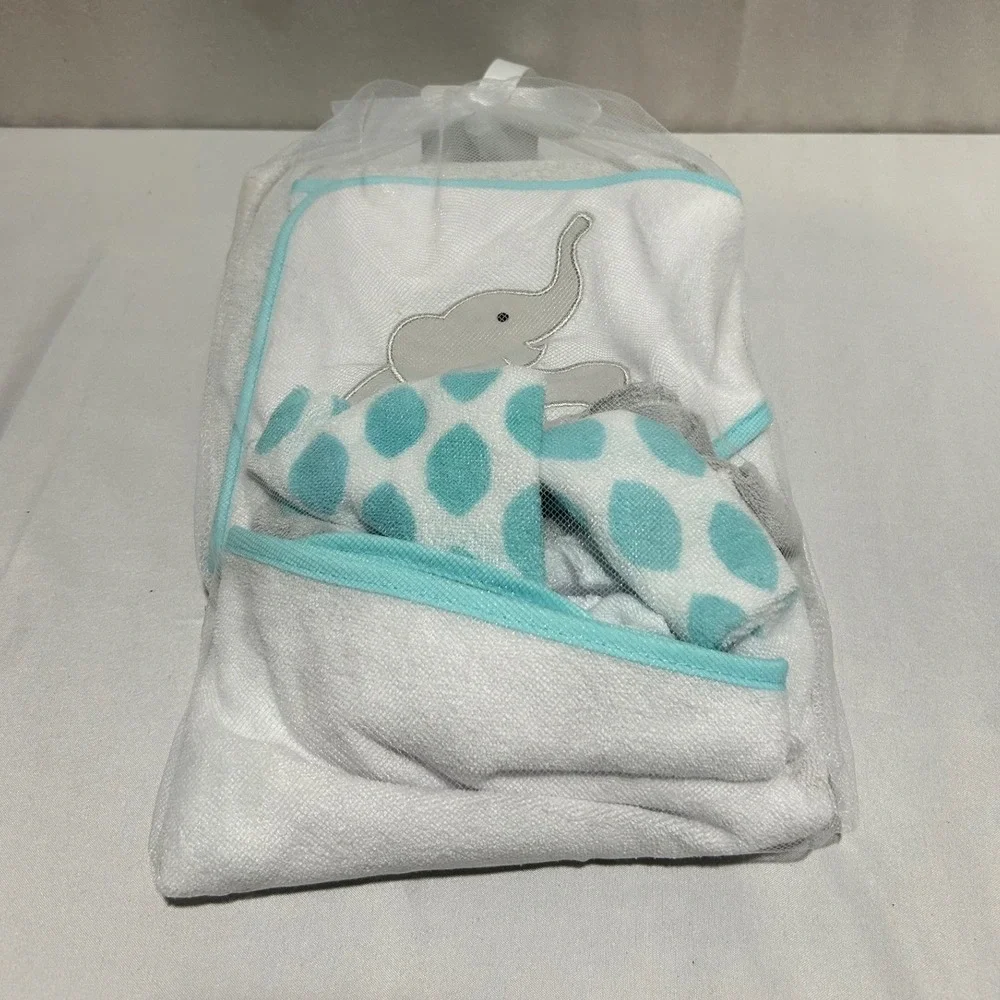 Luvable Friends‎ Baby Gift Set Hooded Towel 5 Washcloths Elephant Aqua White